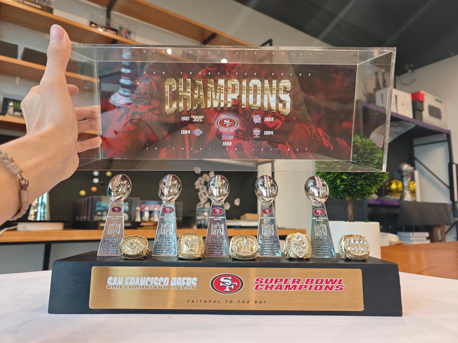 San Francisco 49ers Super Bowl Championship Trophy Ring Display Case