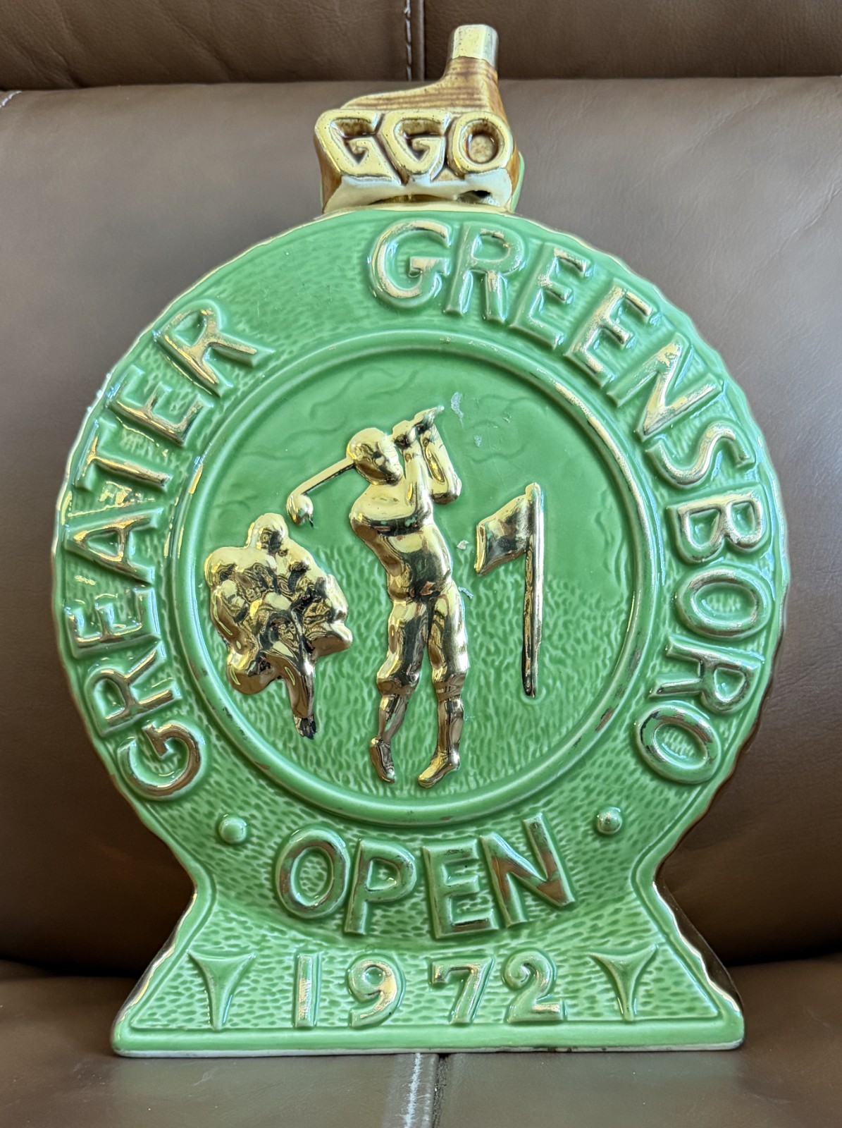 VINTAGE 1972 EZRA BROOKS GREATER GREENSBORO OPEN GOLF TOURNAMENT DECANTER VINTAGE 1972 EZRA BROOKS GREATER GREENSBORO OPEN GOLF TOURNAMENT DECANTER