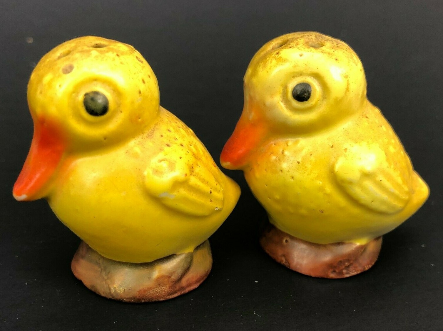 Vintage Sitting Yellow Duck Ducky Salt & Pepper Shaker Old VTG Cork Stoppers Vintage Sitting Yellow Duck Ducky Salt & Pepper Shaker Old VTG Cork Stoppers