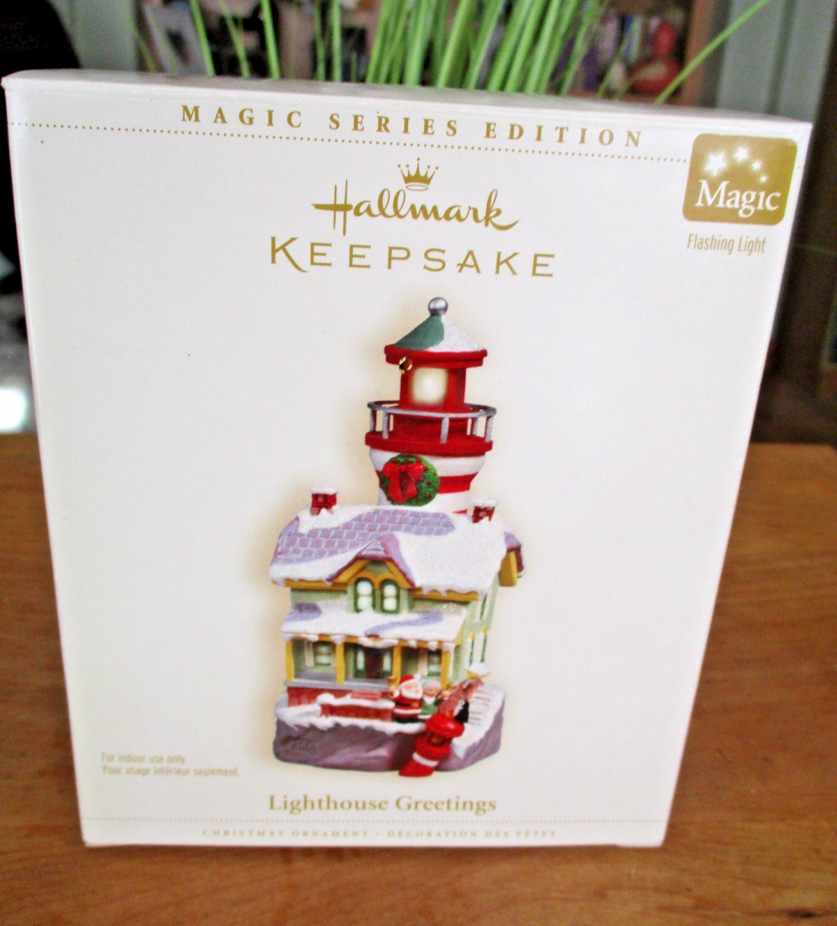 HALLMARK Keepsake 2006 LIGHTHOUSE GREETINGS Flashing Light CHRISTMAS ORNAMENT