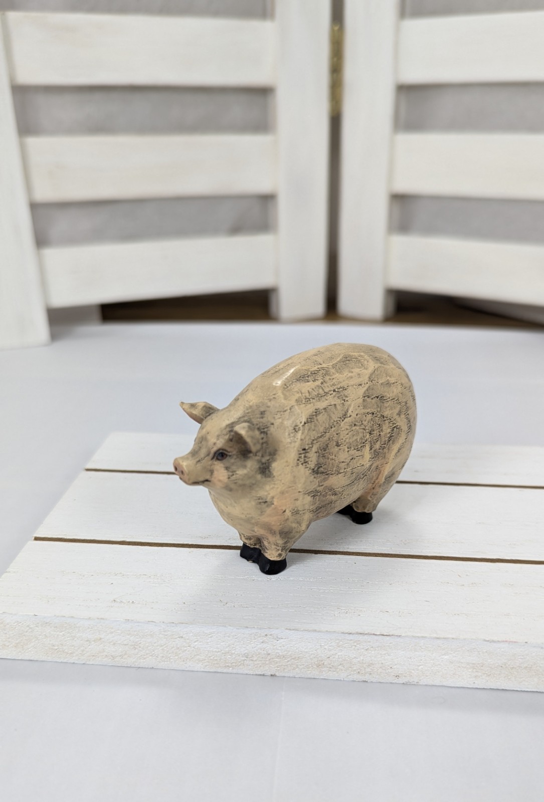 Farmhouse Pig Resin Figurine Primitive Distressed Decorative Beige