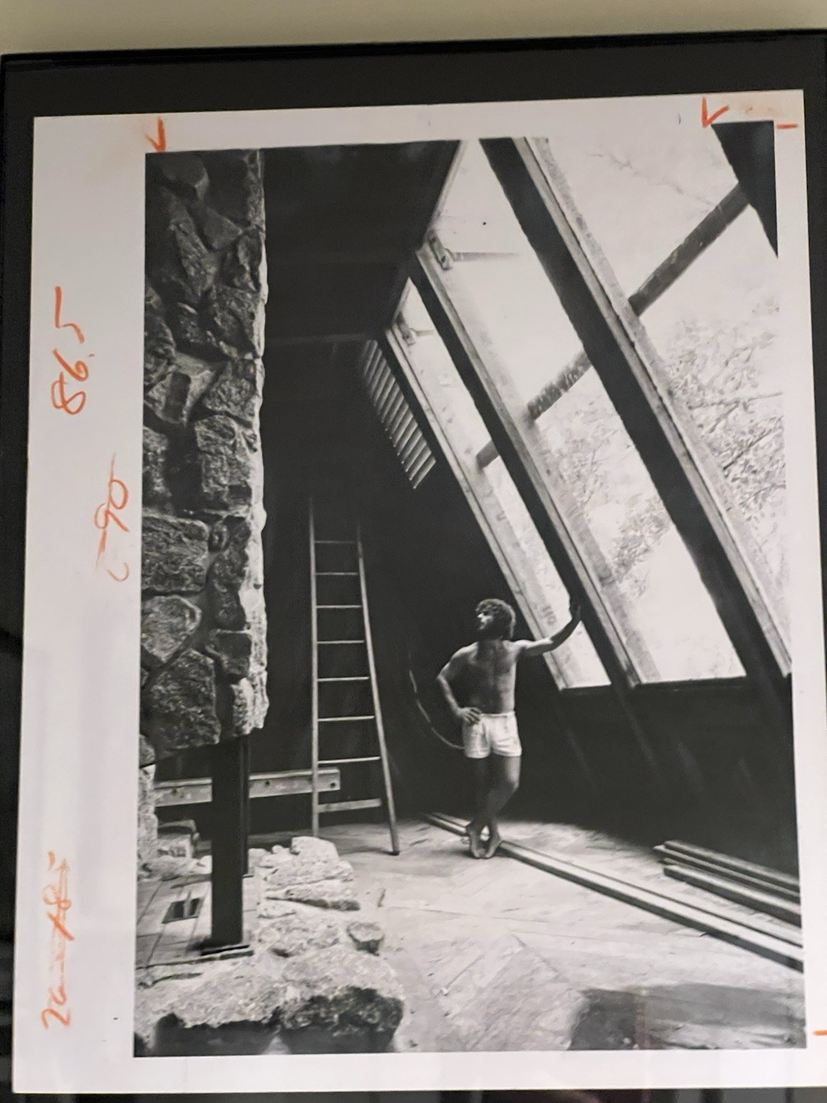 1975 Press Photo Rick Doblin MAPS/MDMA Fame Dream Home Granite Fireplace Library 1975 Press Photo Rick Doblin MAPS/MDMA Fame Dream Home Granite Fireplace Library