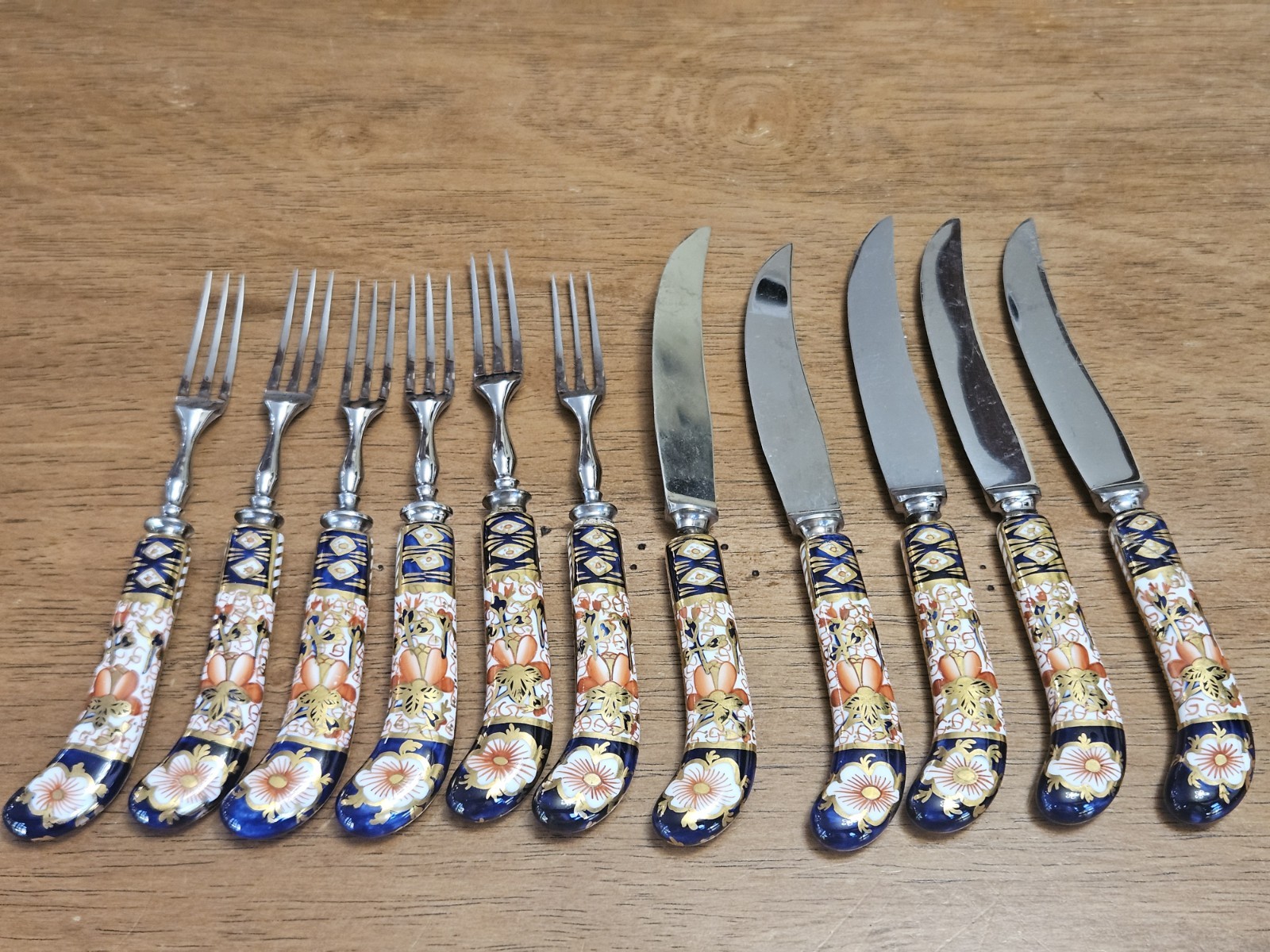 Royal Crown Derby Imari Porcelain Handle Flatware Knives/Forks England Gilt