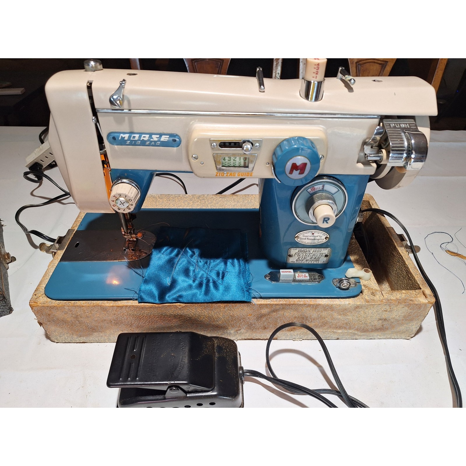 Vintage Morse Fotomatic 4100 Zig Zag Sewing Machine Tested Working Japan Clean