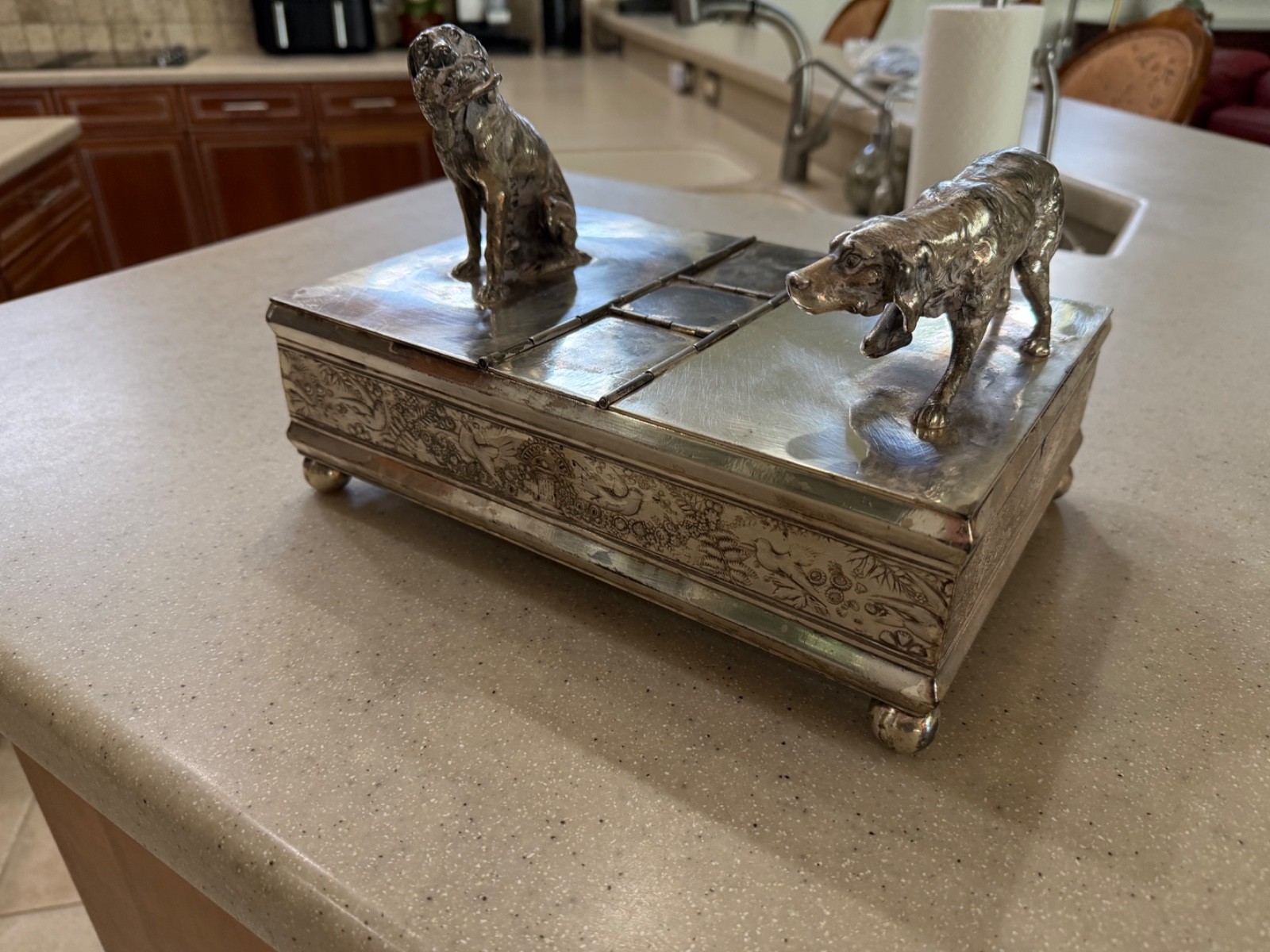 19th Century Meriden Wilcox Silver Plate Humidor with Hunting Dogs