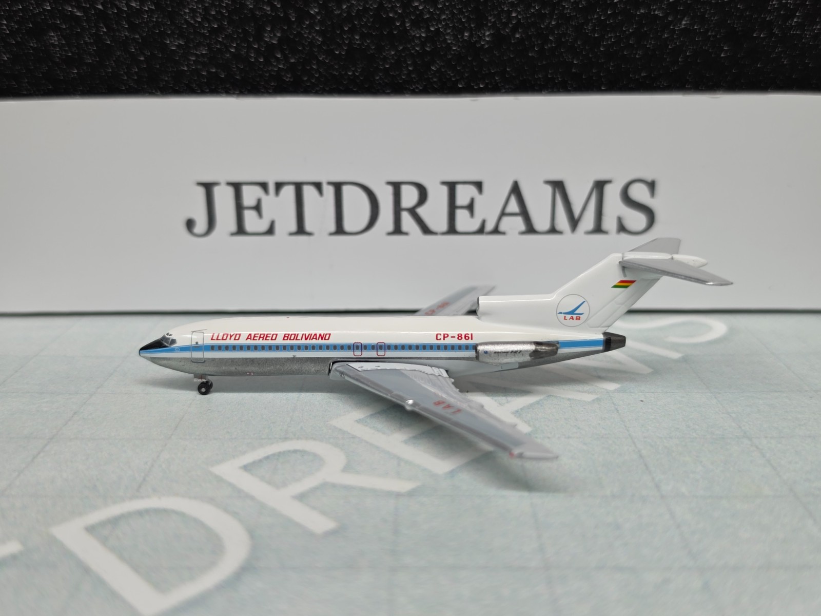 1/400 LAB LLOYD AREO BOLIVIANO BOEING 727-100 1980\'S COLORS CP-861 AEROCLASSICS