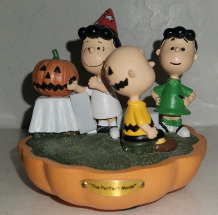 VTG Hawthorne Village The Perfect Model Peanuts Its The Great Pumpkin Collection