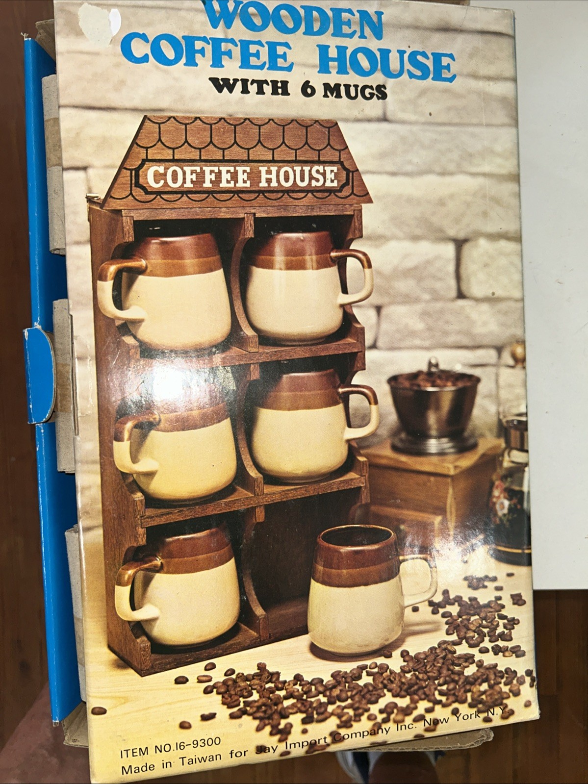 Vintage Wooden Coffee House with 6 Stoneware Mugs New