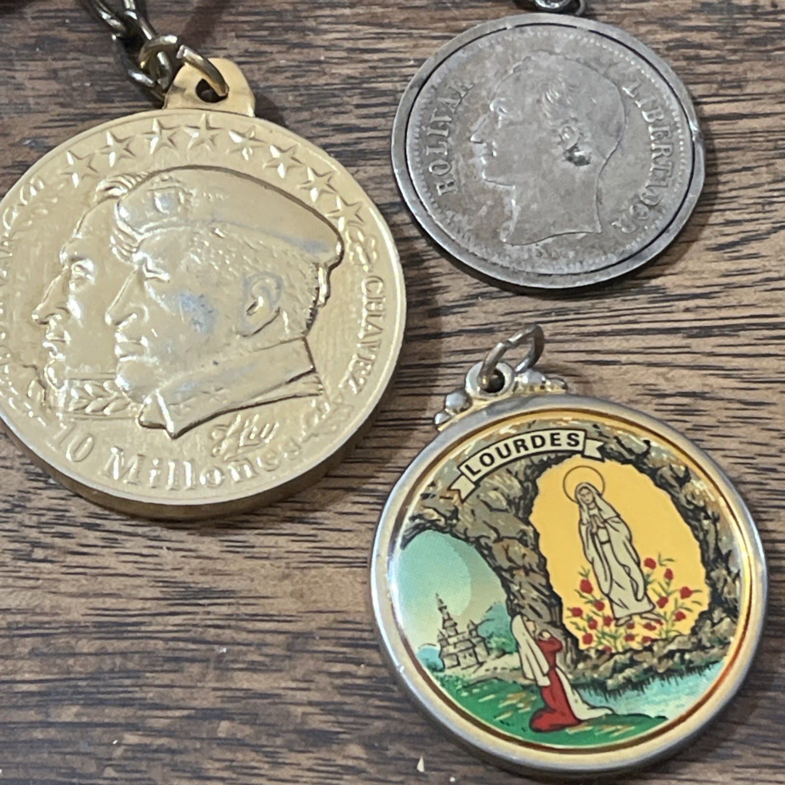 VTG 5 pc Lot 1935 SILVER VZA 1983 Vatican Pope Religious & Chávez Keychain ASIS