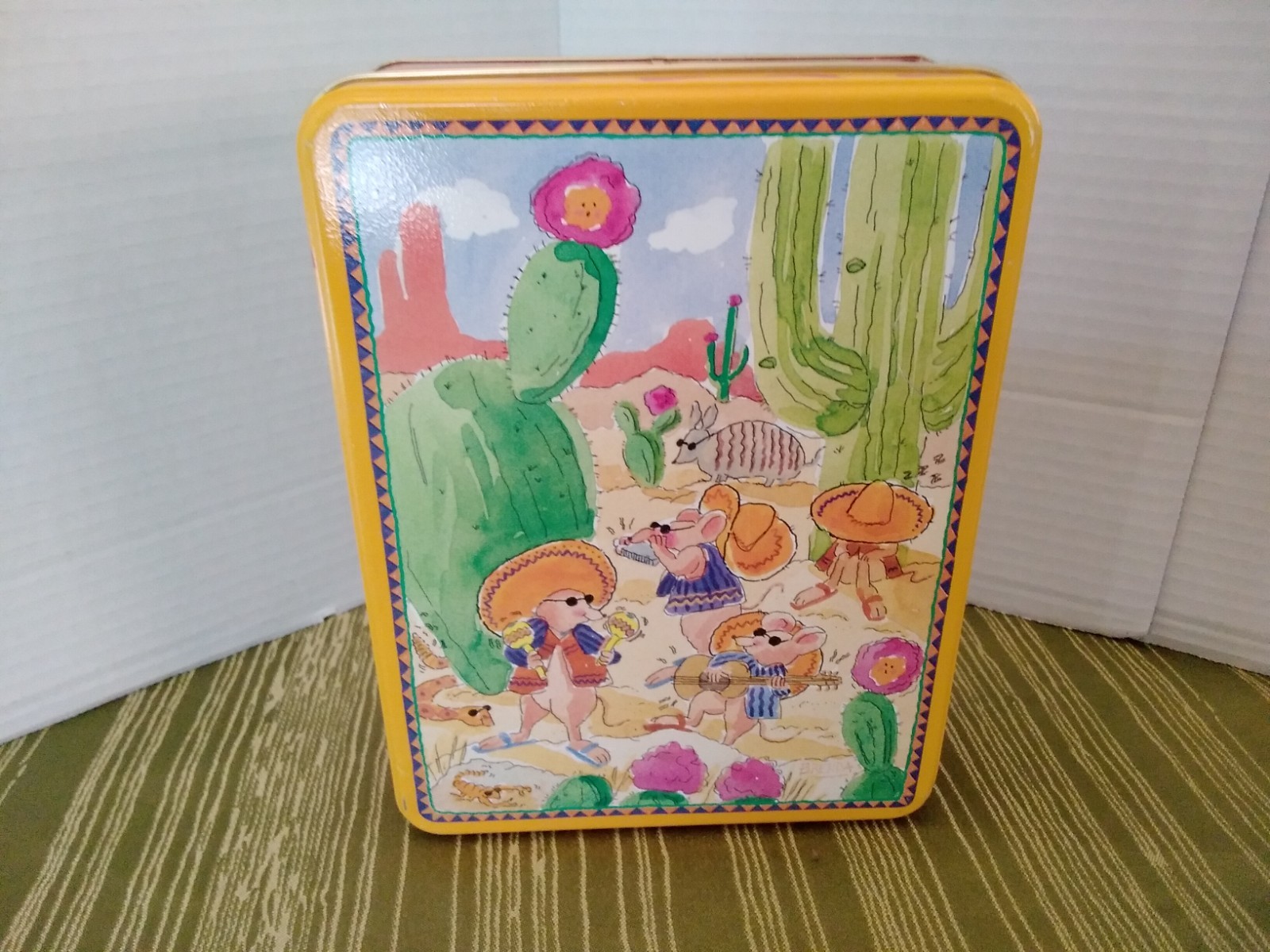 Desert Band Charles Chips Nacho Cheese Sourdough Pretzel Pieces Tin