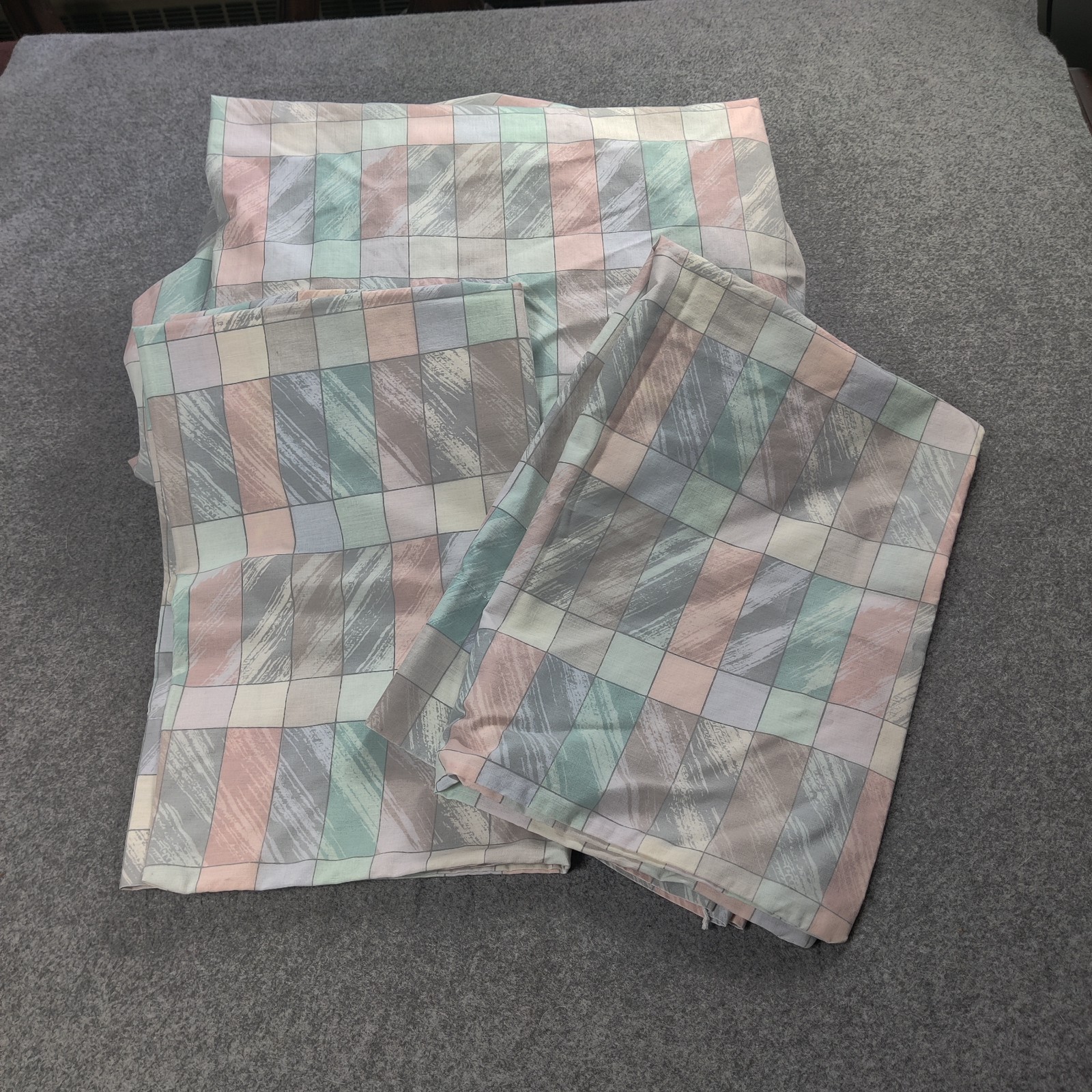 Vtg Stevens Full Fitted Sheet Two Pillow Cases Standard Pastel Geometric USA Vtg Stevens Full Fitted Sheet Two Pillow Cases Standard Pastel Geometric USA