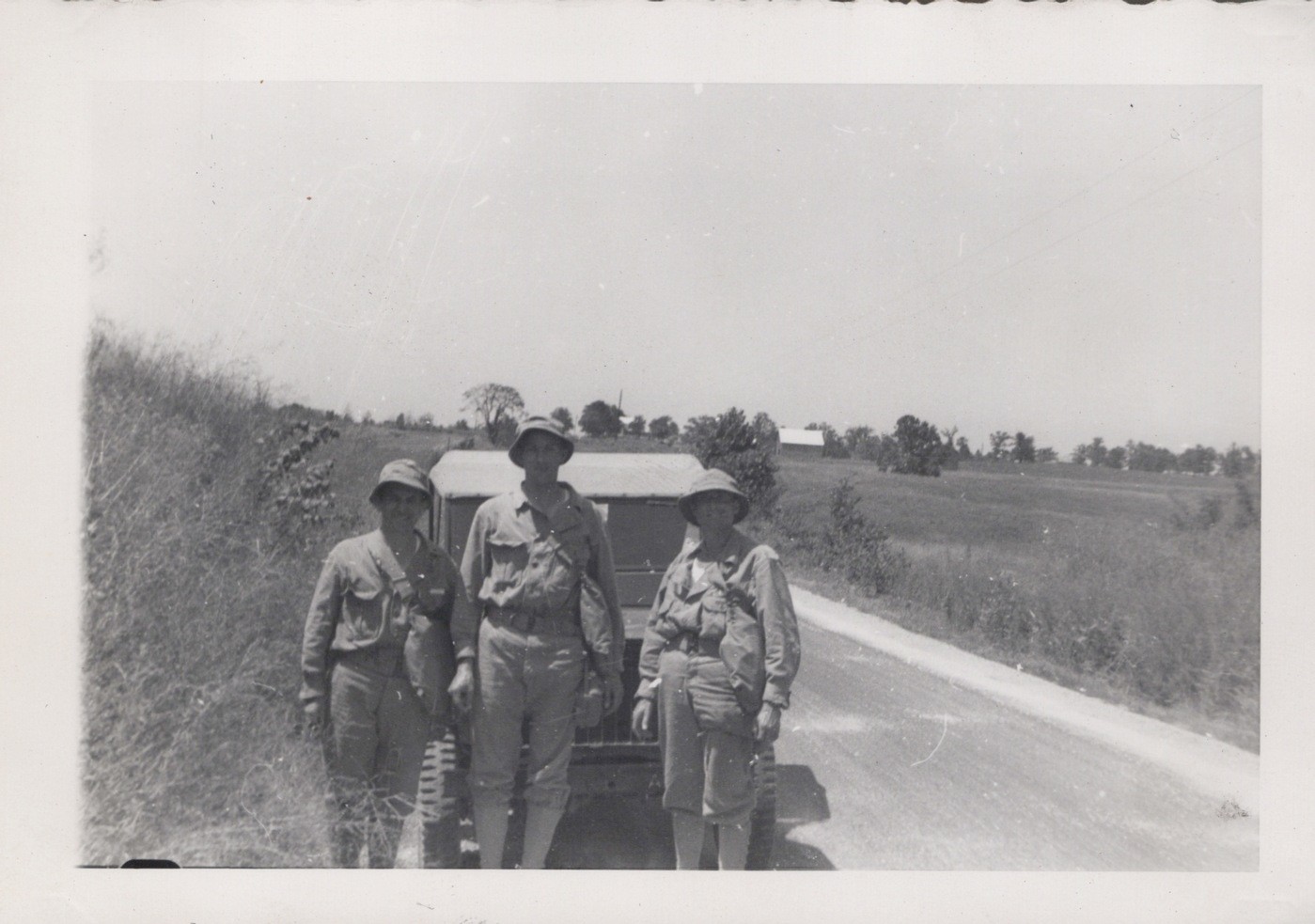 WW2 Fort Knox KY Soldiers Roadside Military Vehicle 1942 - Original Photo