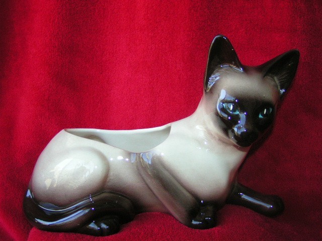 Siamese cat with blue eyes large vintage ceramic planter 12 5/8\