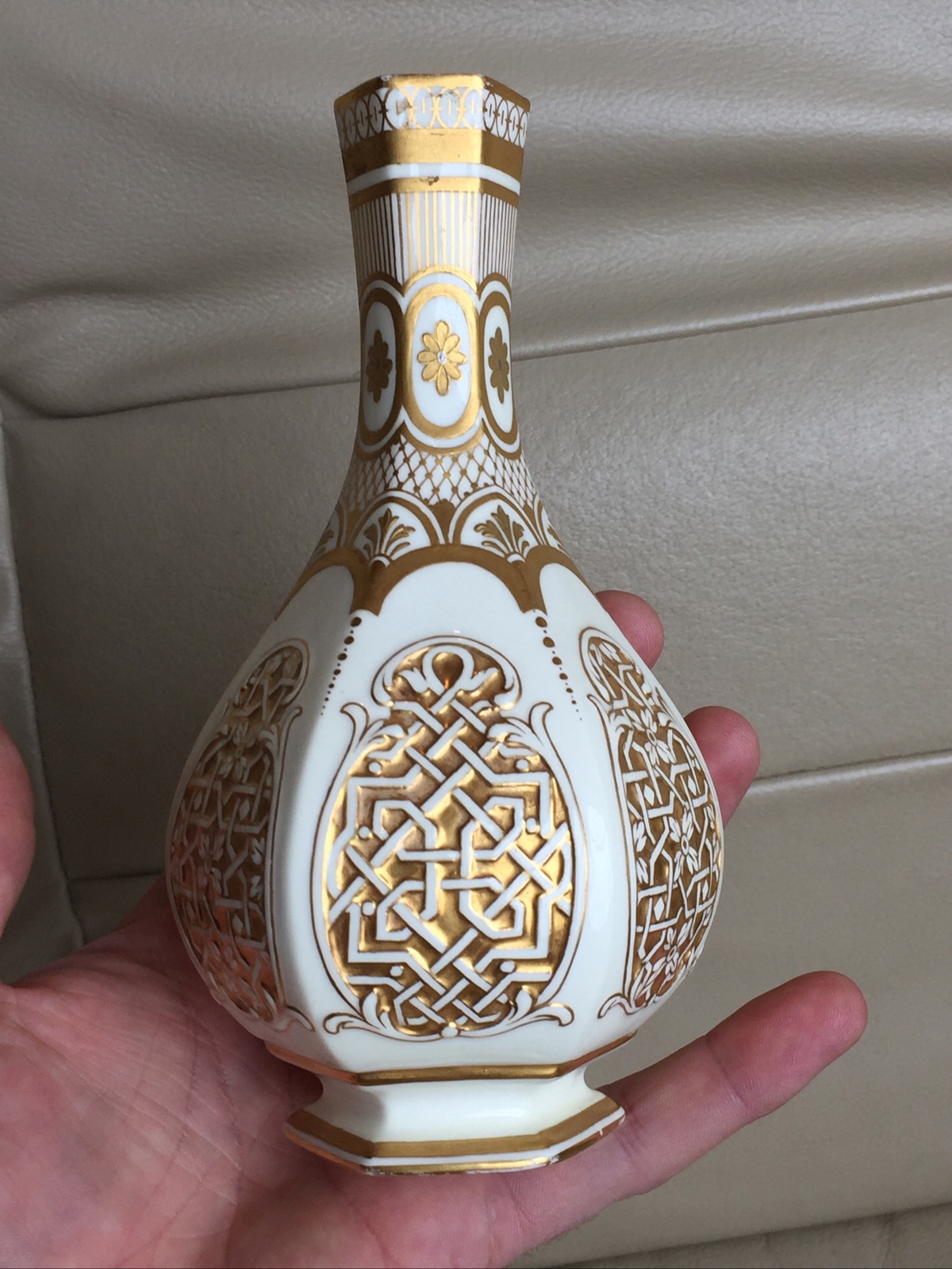 ANTIQUE 19th C. AESTHETIC MOVEMENT MINTONS VASE GOLD MINTON MARK Circa 1873-1891 ANTIQUE 19th C. AESTHETIC MOVEMENT MINTONS VASE GOLD MINTON MARK Circa 1873-1891