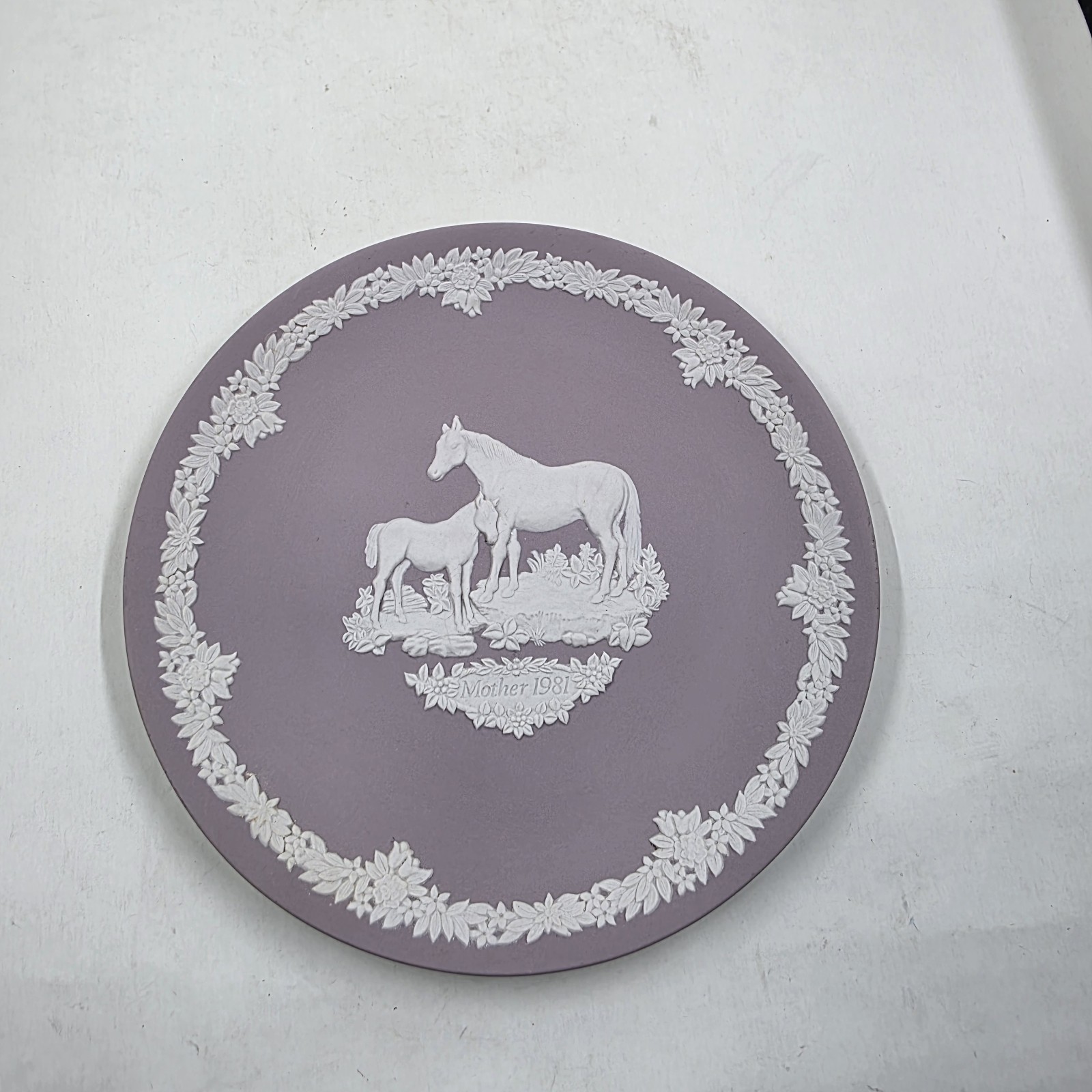 Wedgwood Mothers Day White On Lilac Jasperware Collectors Plate Year 1981 Horses