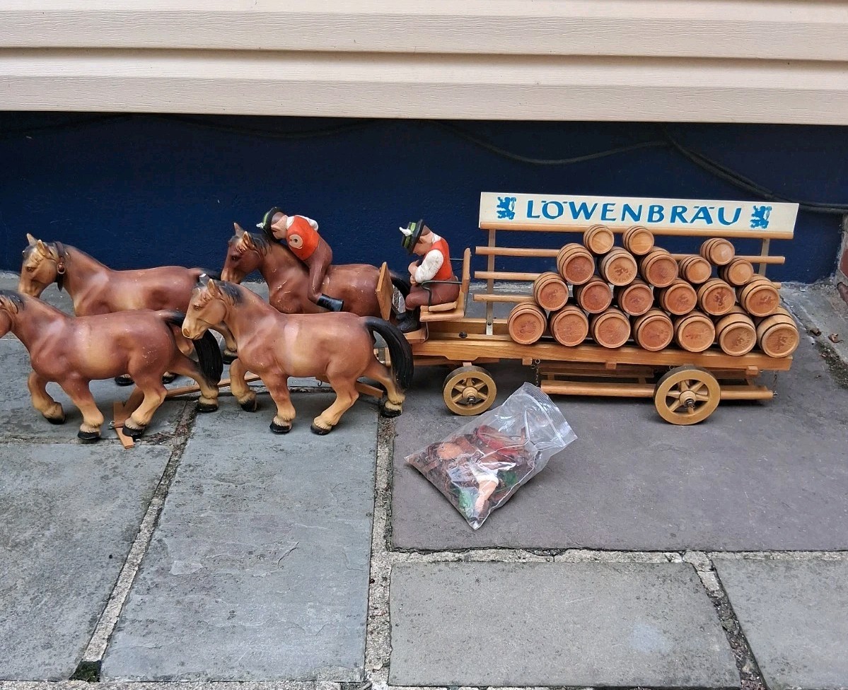 Vintage NY Worlds Fair Lowenbrau Beer Wagon Display Horses Driver Rider Barrels