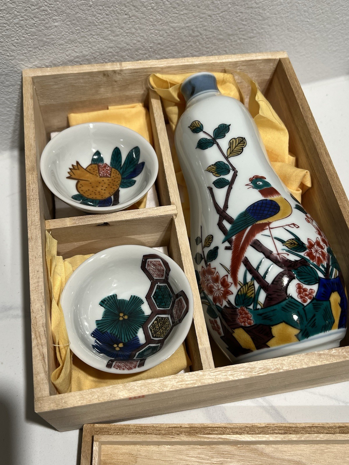 Kutani Ware Bird Design Sake Set by Uede Choemon w/ Original Box 