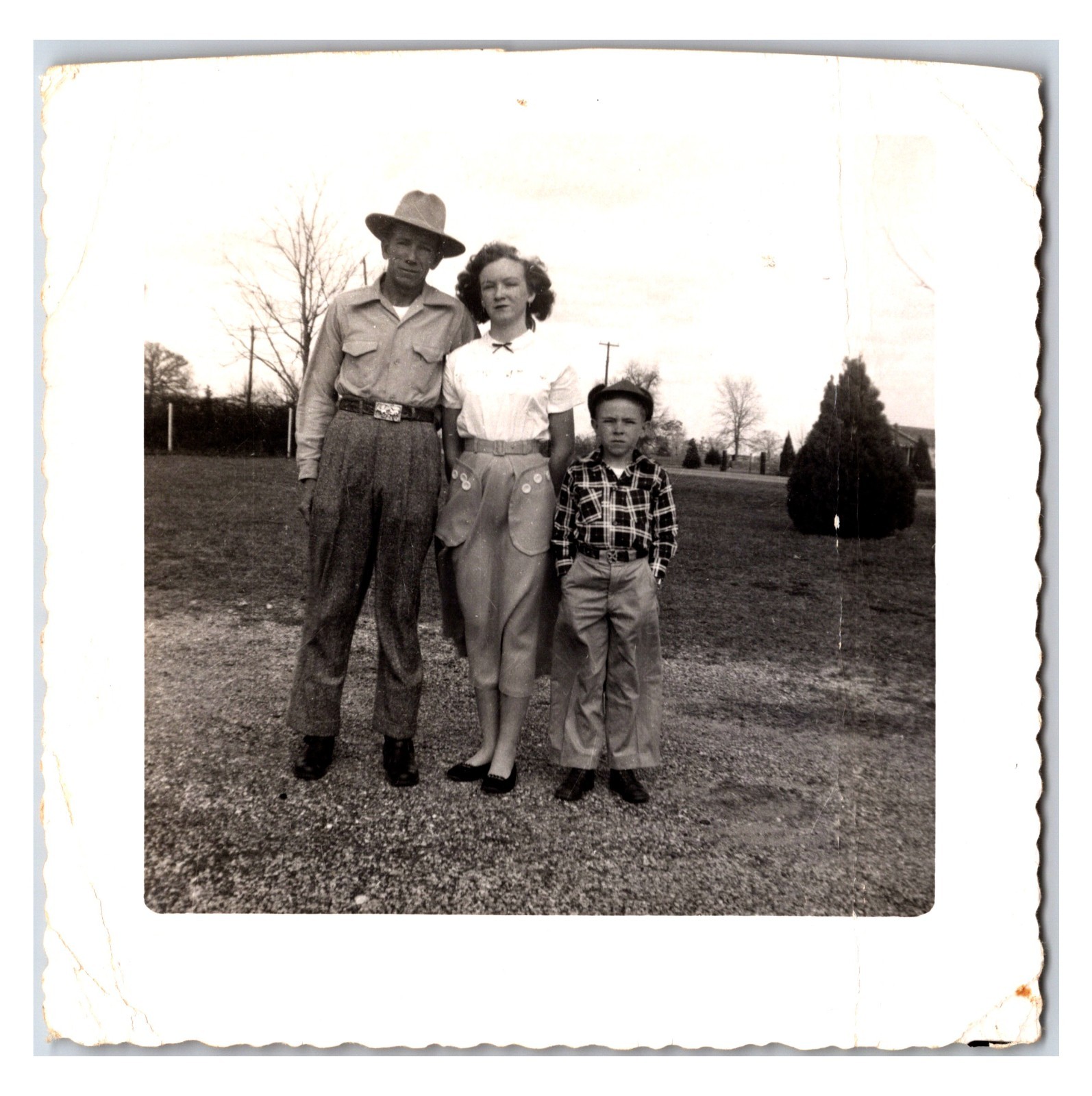 Vintage 1930s - Farm / Ranch Family Snap Shot Photo (3in X 3in)