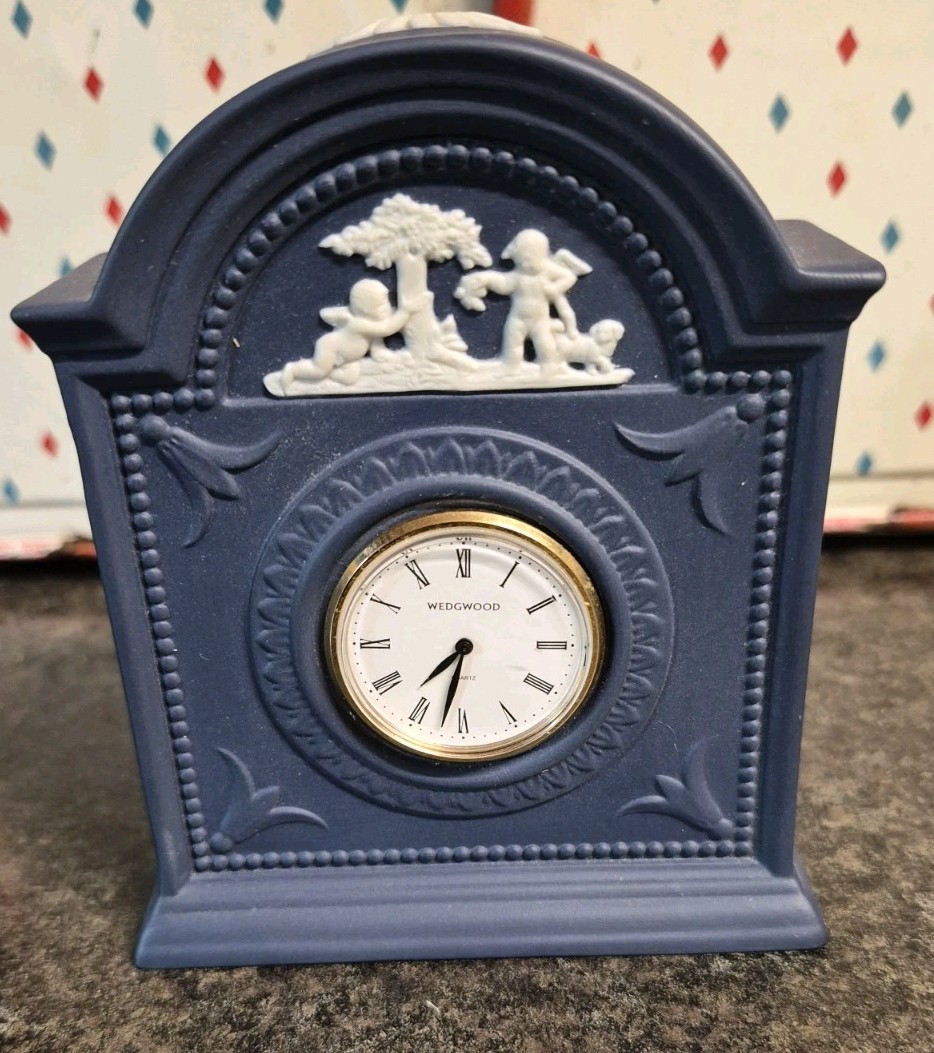 Vintage Wedgwood Dark Blue Mantle Desk Clock Jasperware In Beautiful Condition 