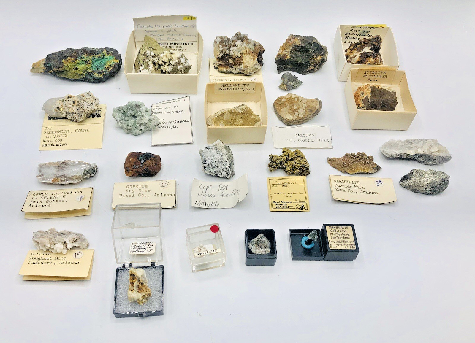 Lot 22 Mineral Specimen Wulfenite Vanadinite Fluorite Quartz Crystal micro Rare