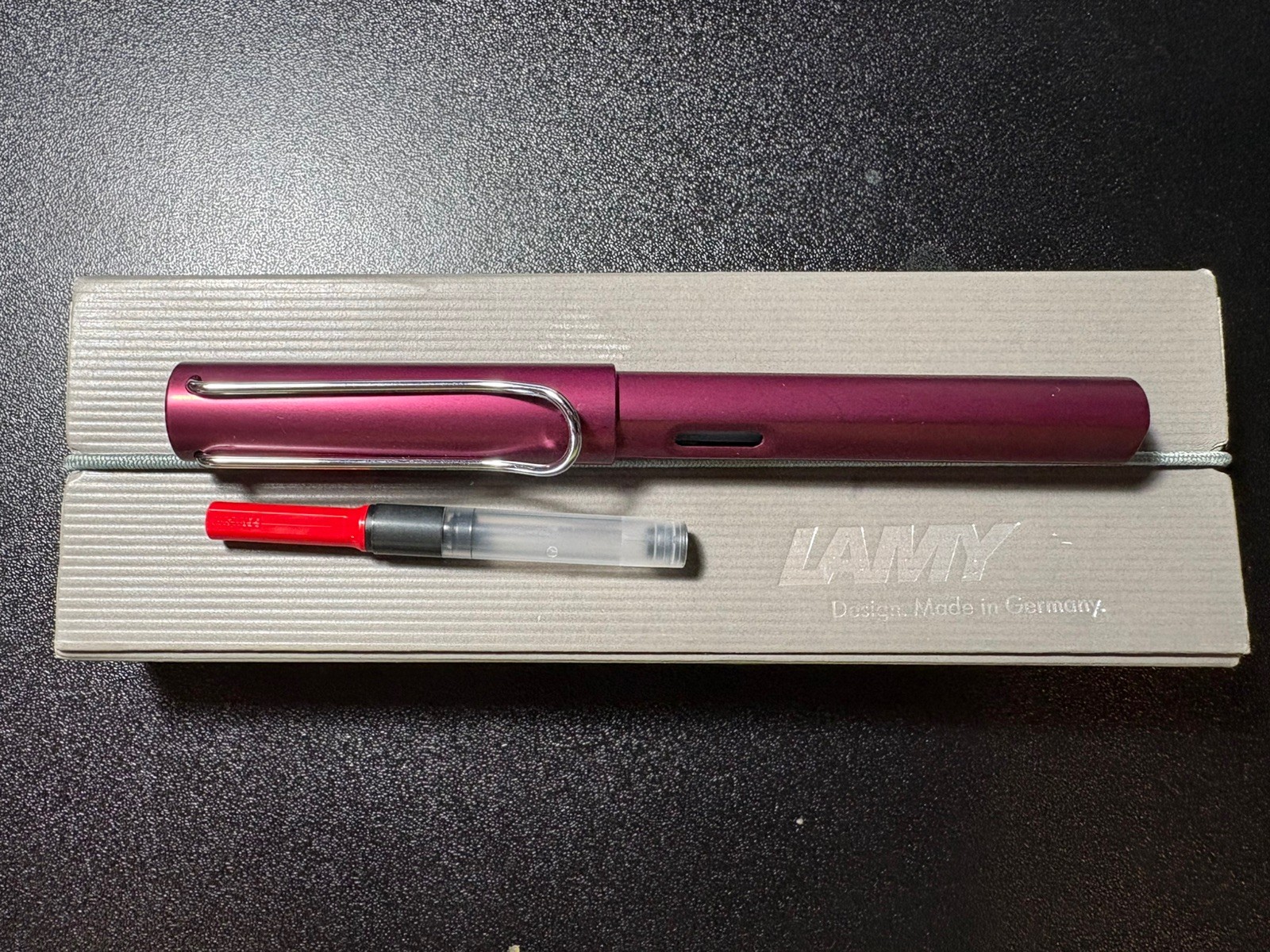 Lamy Fountain Pen Red - Brand New in Box with 2 x Cartridges Lamy Fountain Pen Red - Brand New in Box with 2 x Cartridges