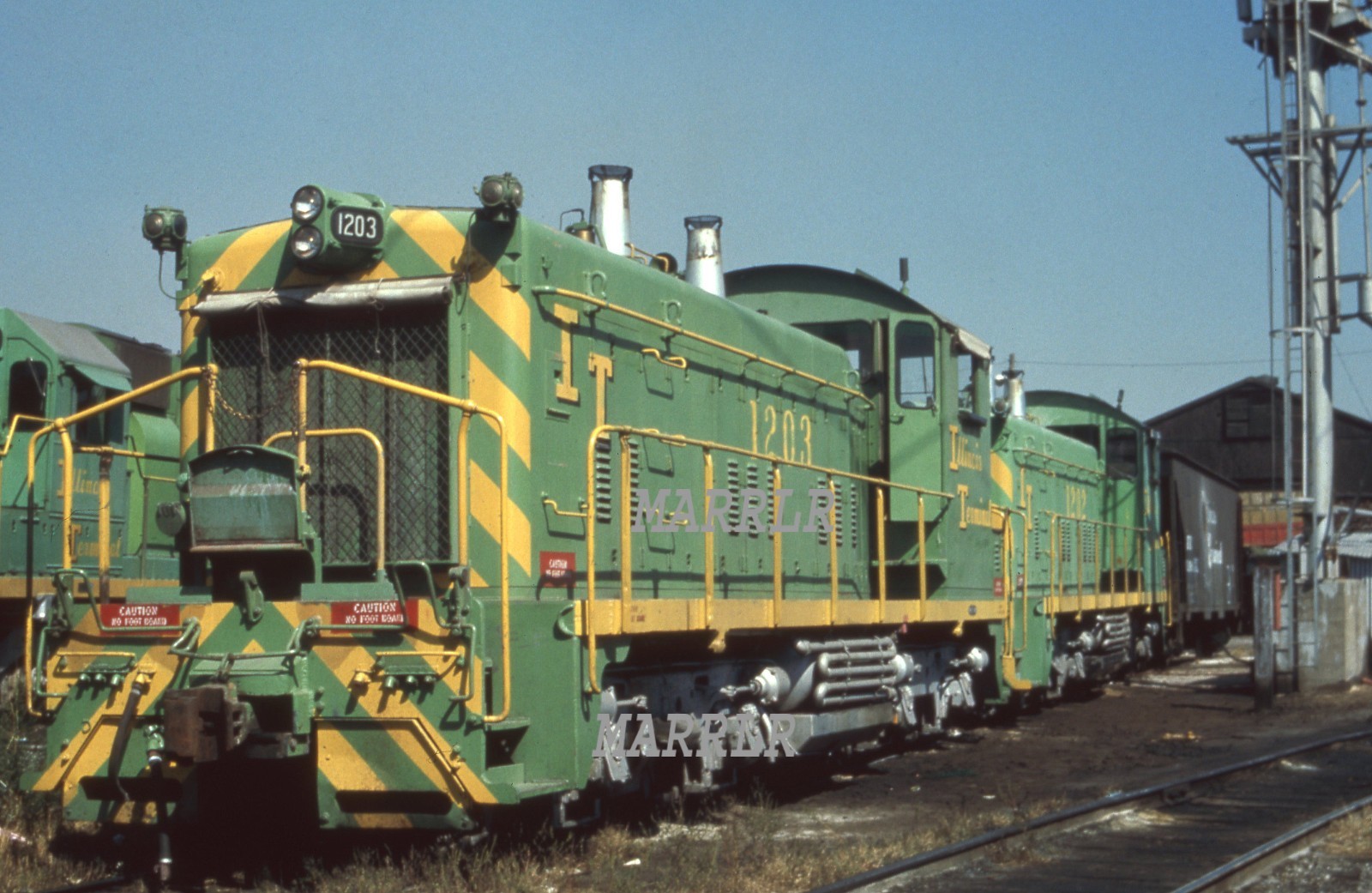 RR Photo-ILLINOIS TERMINAL IT 1203 SW9 With Units Near Shop
