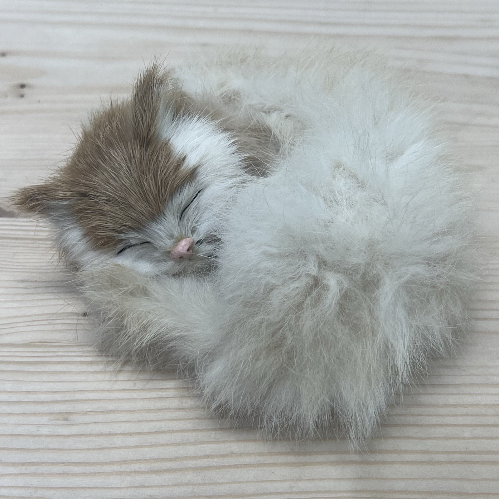 Vtg Sleeping Kitten Cat Rabbit Fur Figurine Made in China White Beige Decor 5\