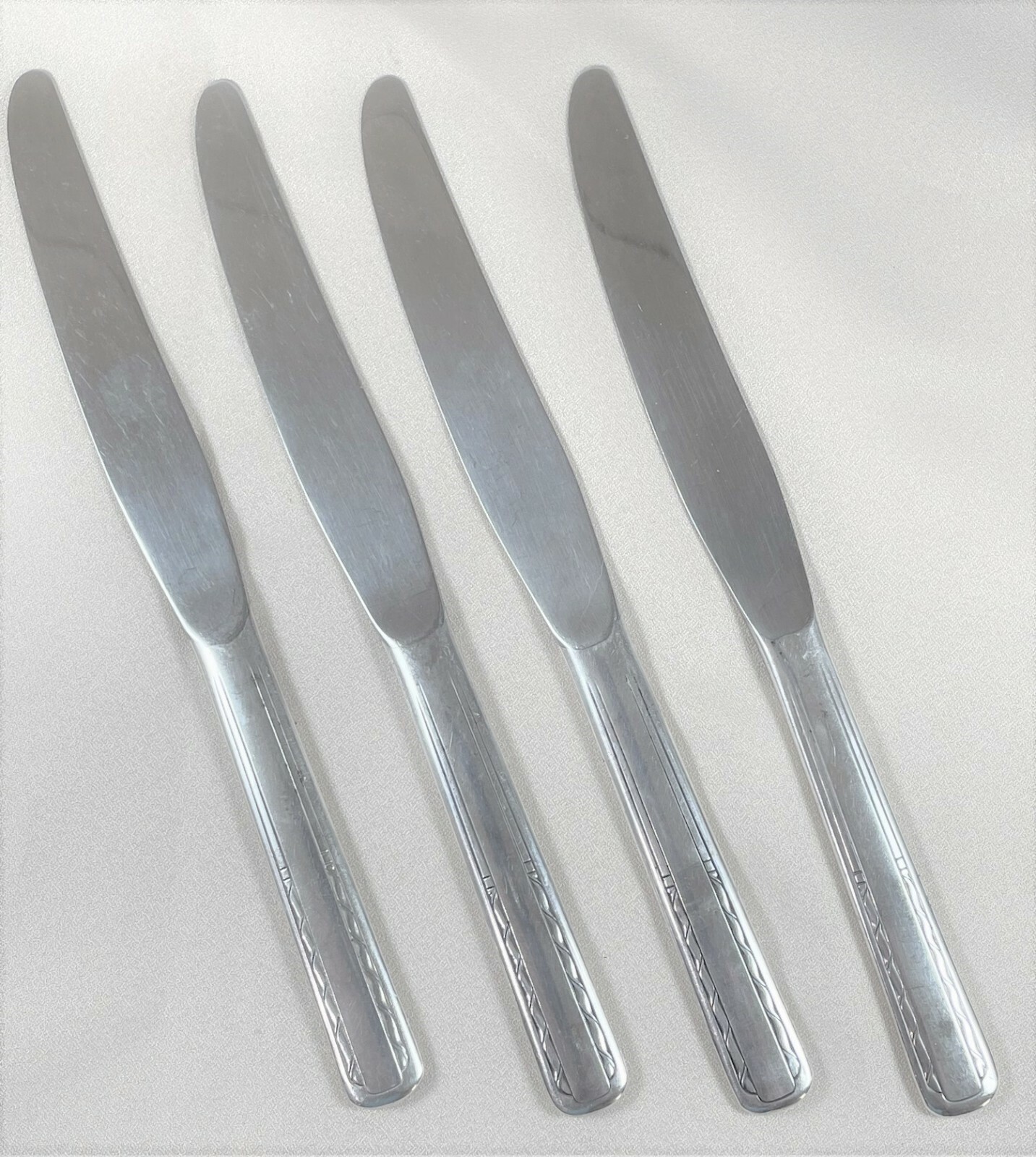 Oneida DOHRCO Redwood Hotel Silver Plate Dinner Knives Vintage 1949 Set of 4