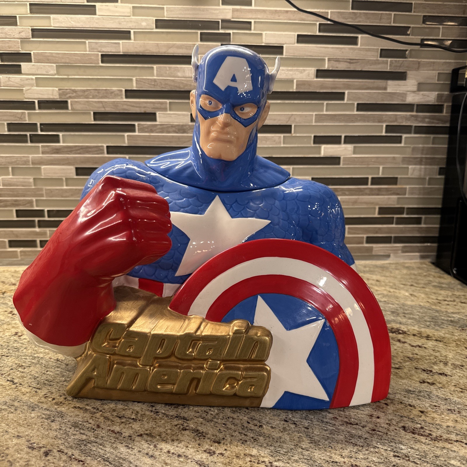 1998 Captain America -12 1/2” Cookie Jar- Star-Limited Edition- 77/1000 1998 Captain America -12 1/2” Cookie Jar- Star-Limited Edition- 77/1000