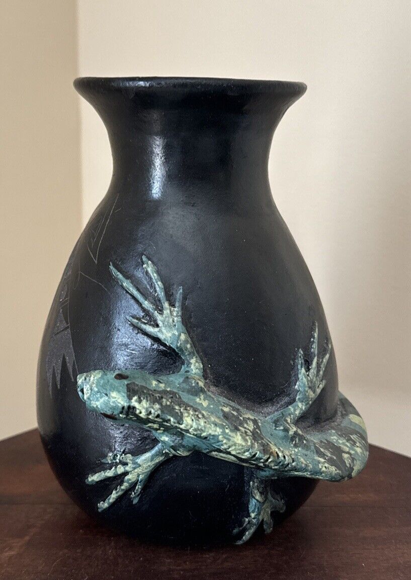 Mateos Mexico Pottery Vase W Iguana 7”  One Of A Kind