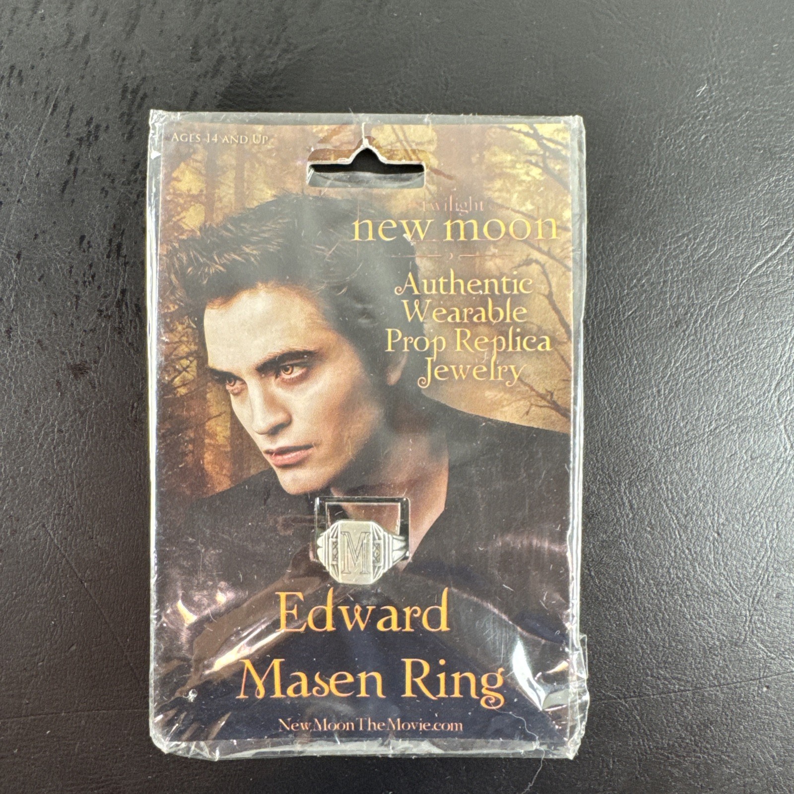 NECA TWILIGHT NEW MOON EDWARD MASEN RING PROP REPLICA JEWELRY BRAND NEW SEALED