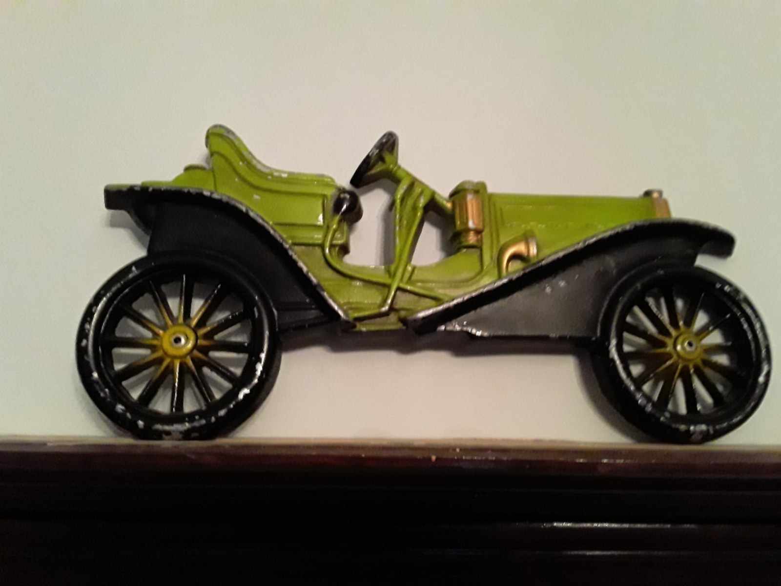 Vintage 1909 Hupmobile USA Cast Aluminum Wall Plaque Green, Black, Gold Colors