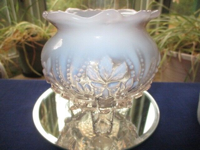 ROSE BOWL WHITE OPALESCENT ART GLASS SOWERBY PIASA BIRD WITH LAVENDER TINGE