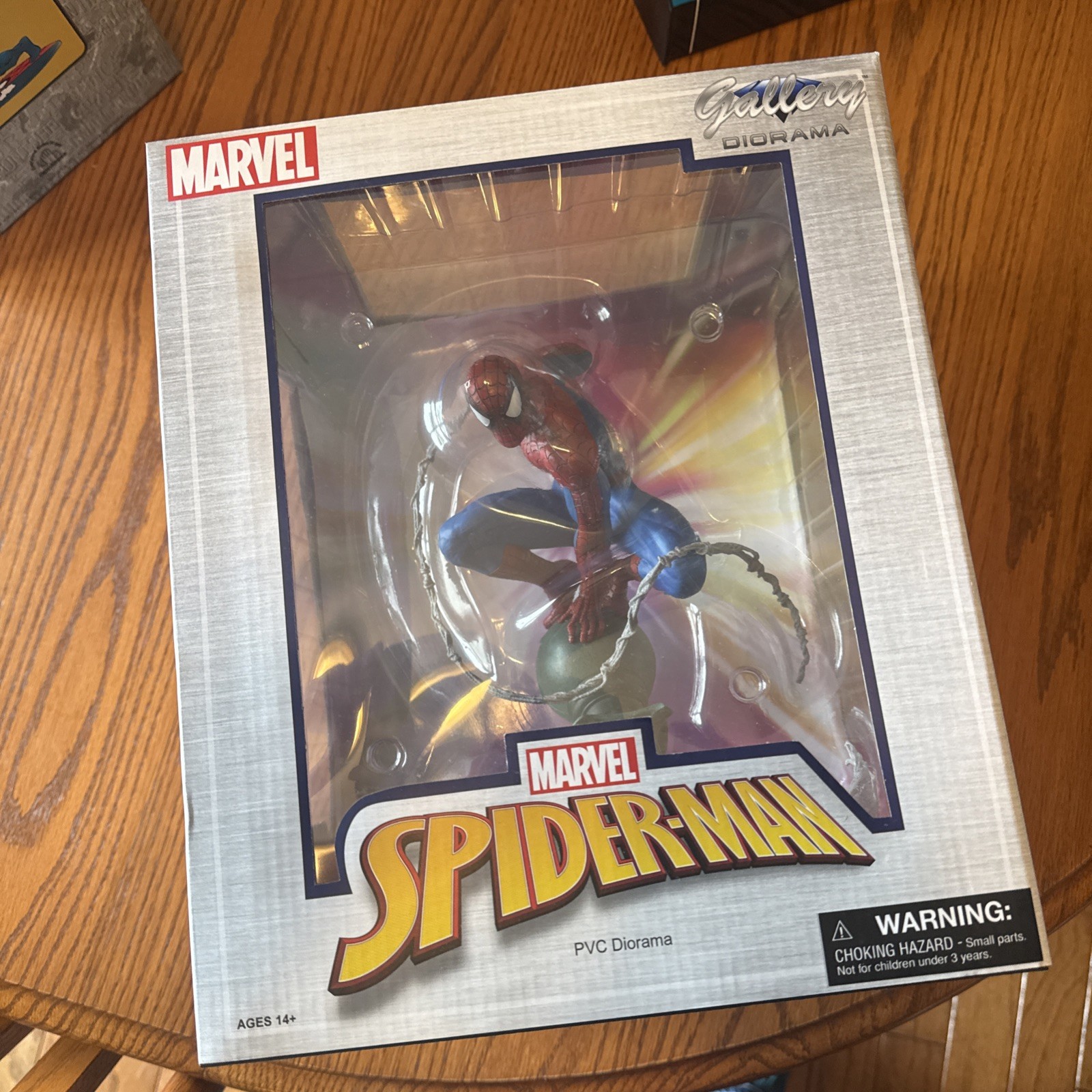 Diamond Select Toys Marvel Gallery Spider-Man PVC Diorama Statue Figure