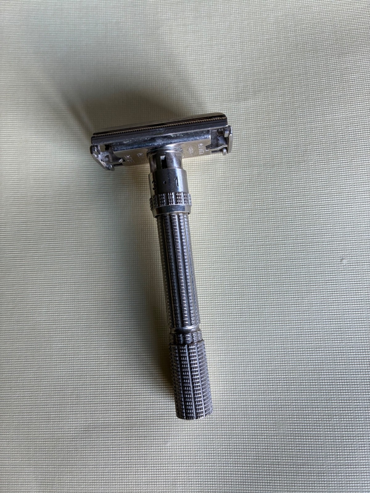 Vintage 1962 Gillette H2 slim adjustable 1-9 safety razor
