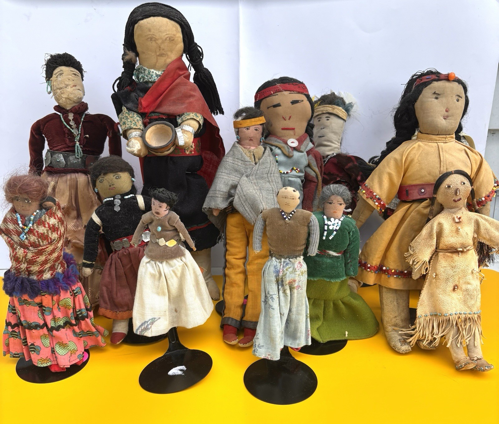 13 OLD VINTAGE NAVAJO HOPI ETC DOLLS NATIVE AMERICAN HAND MADE WITH STANDS