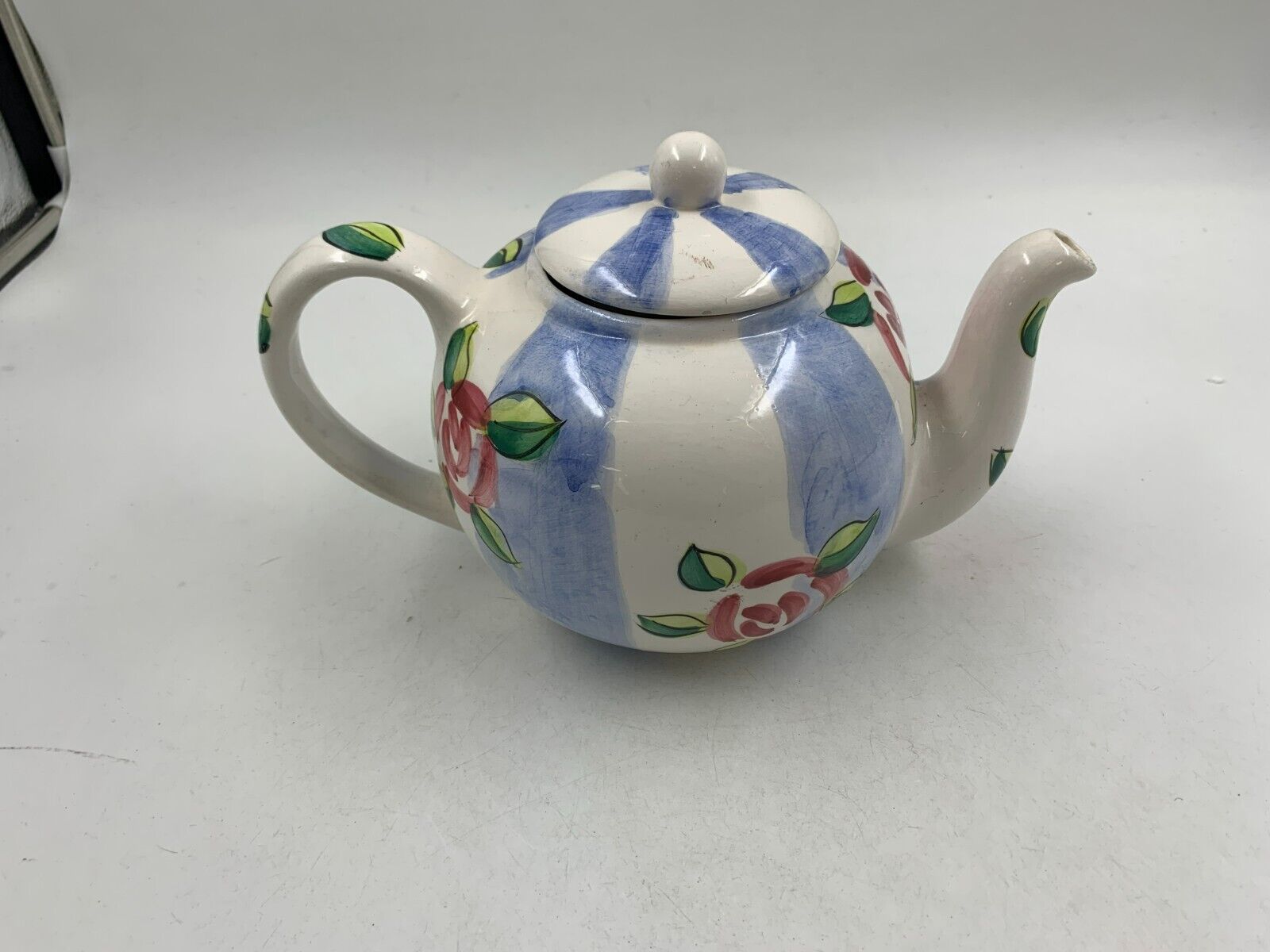 Ceramic Pre-Owned Ceramic Large 7.5in Blue & White with Roses Teapot DD02B20003