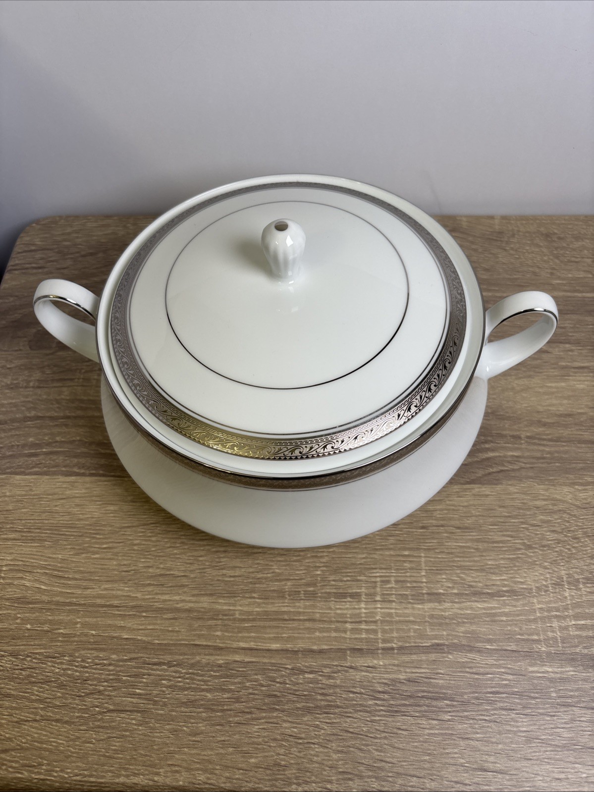Noritake Crestwood Platinum 2 Quart 10.25” Round Covered Casserole 4166 PERFECT