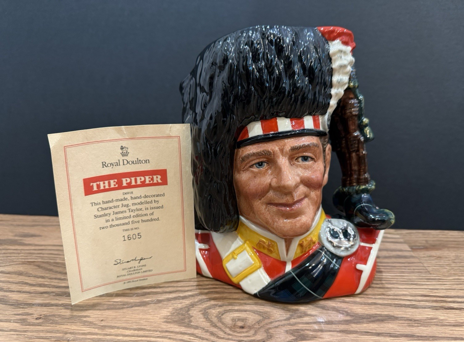 ROYAL DOULTON \'PIPER\' LARGE CHARACTER JUG D6918 1992 8.5\