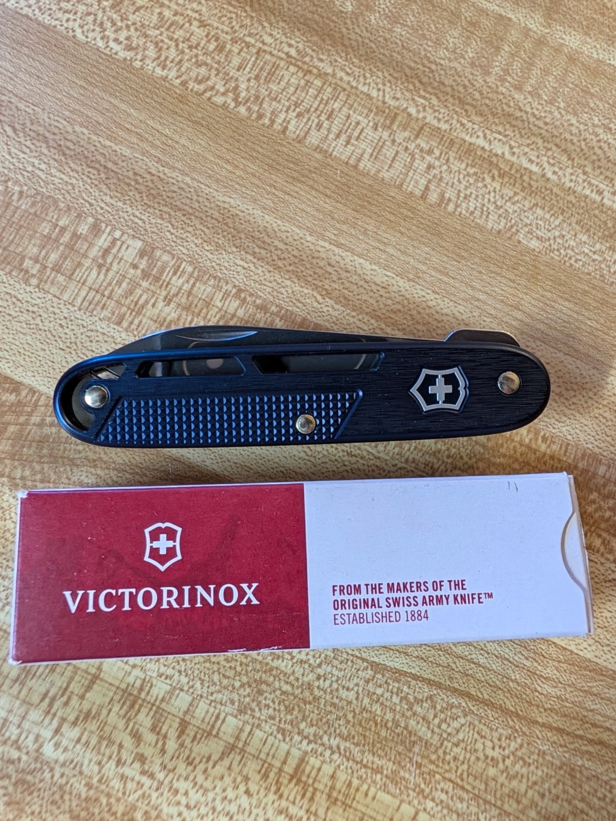  VICTORINOX SWISS ARMY ALOX KNIFE  ONEFOLD W/LOCK BLADE AND SYNERGY STYLE BLUE
