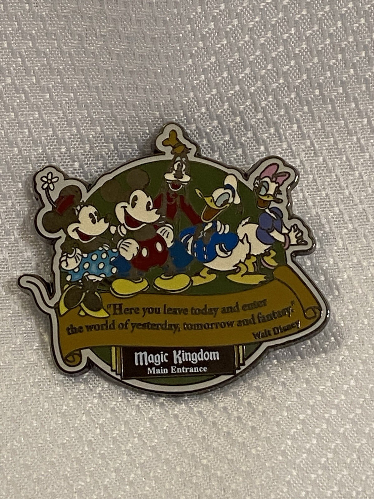 Disney Pin WDW Cast Member Exclusive 2008 Magic Kingdom Main Entrance LE 2500 Disney Pin WDW Cast Member Exclusive 2008 Magic Kingdom Main Entrance LE 2500
