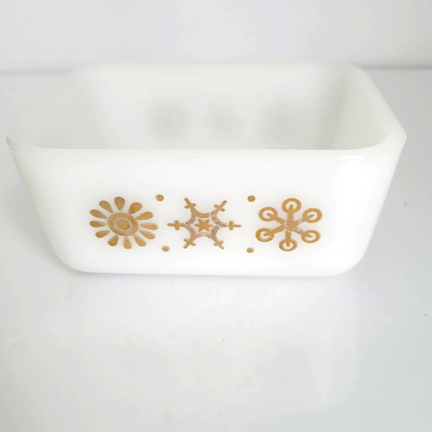 Vintage Glasbake Refrigerator Dish Gold Atomic Snowflake 6.1 Pt. Milk Glass