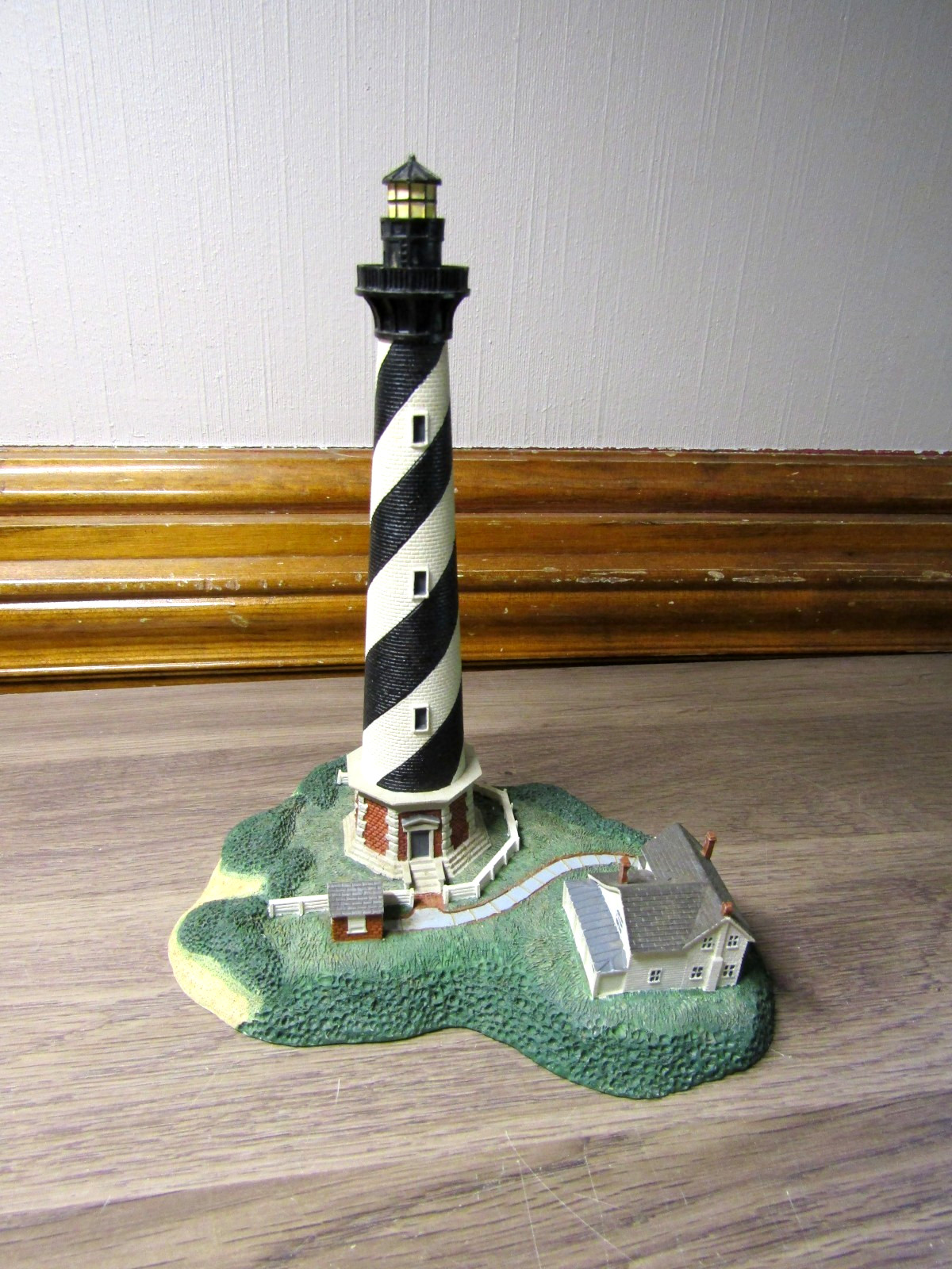 The Danbury Mint:  Cape Hatteras Light; Buxton, North Carolina - pre-owned
