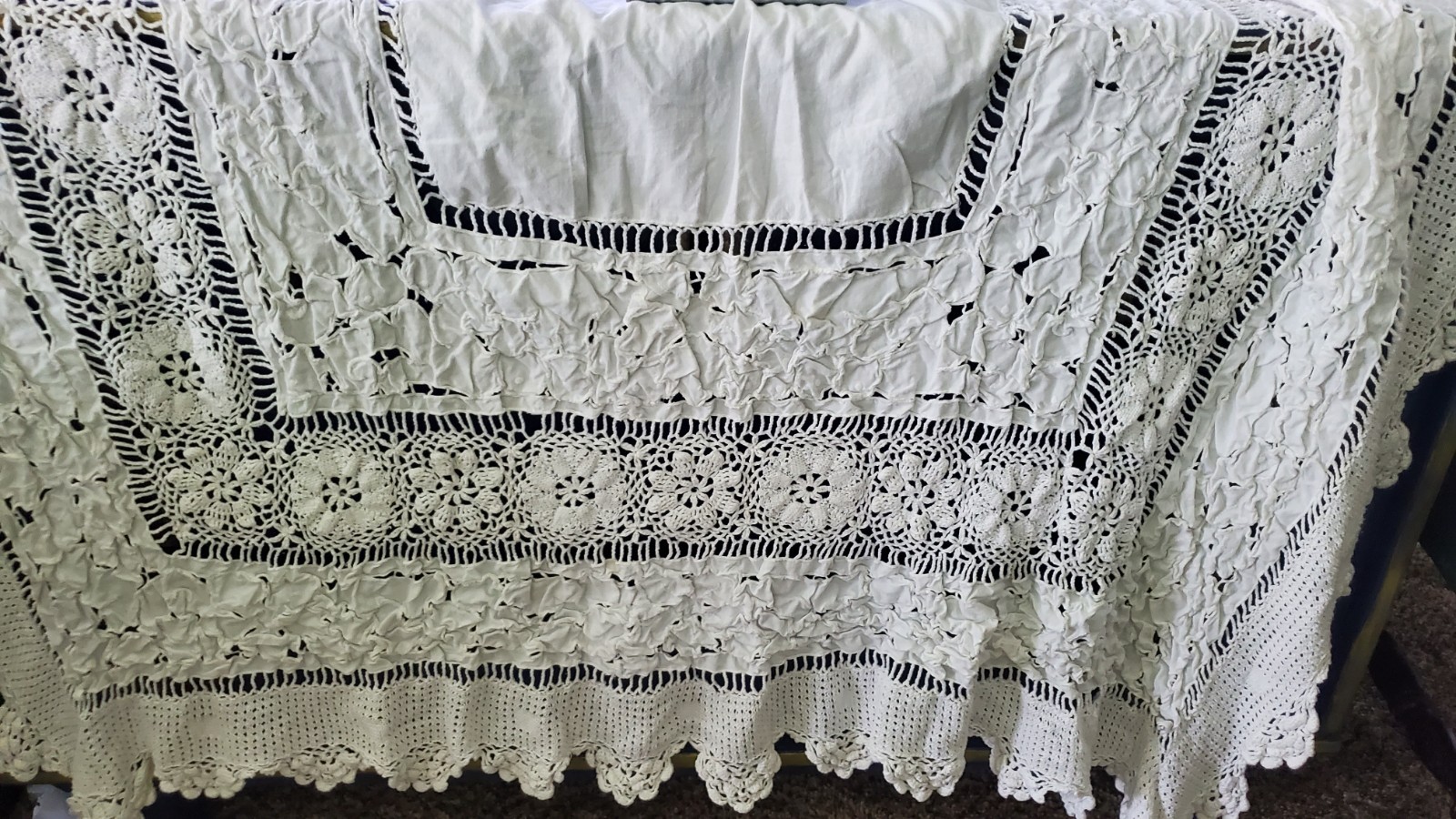 VTG Unique Hand Made Super Fancy White Tablecloth 92x51