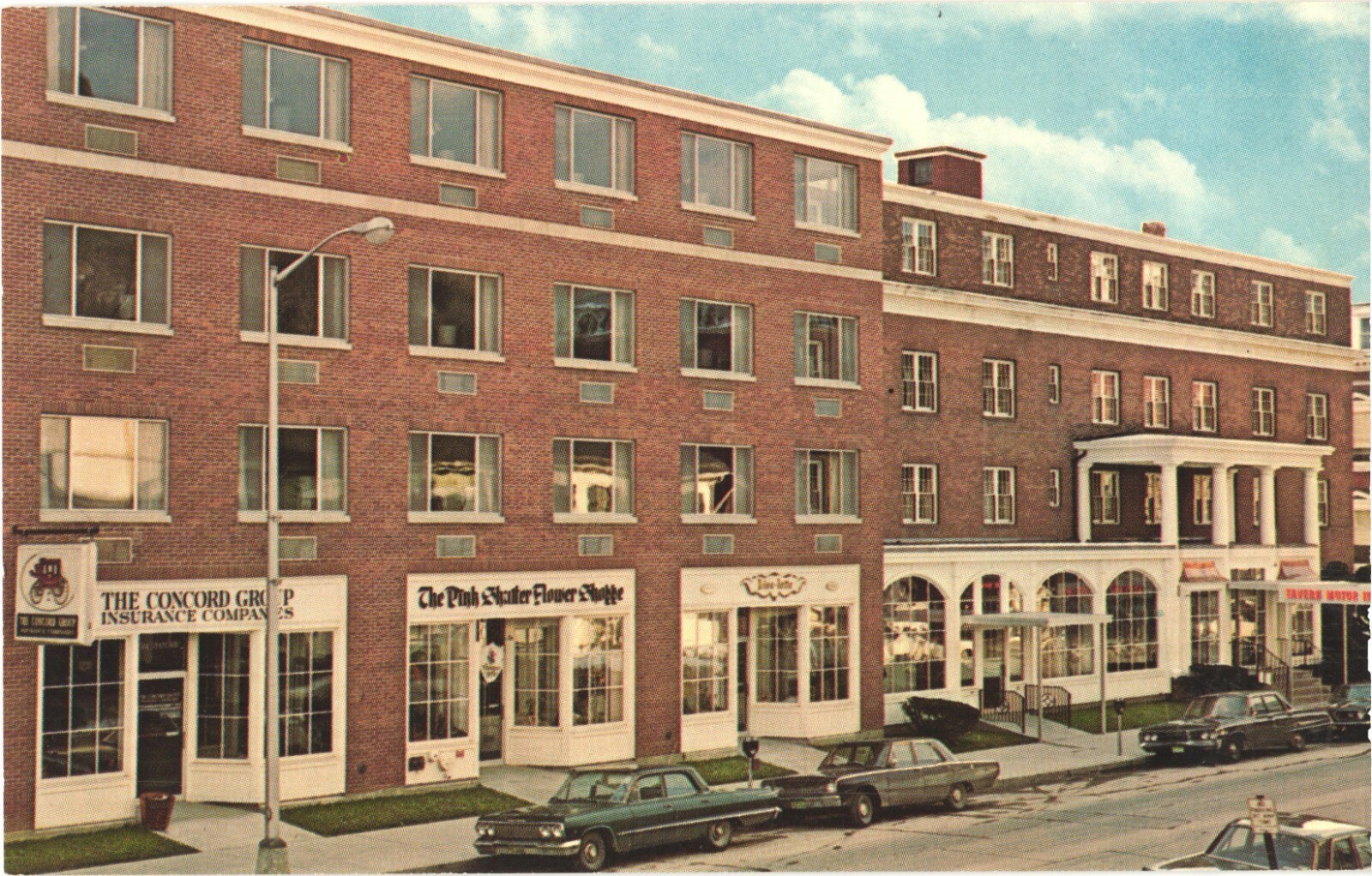 Montpelier VT Tavern Motor Inn Street View Chrome Postcard 1960s Unused