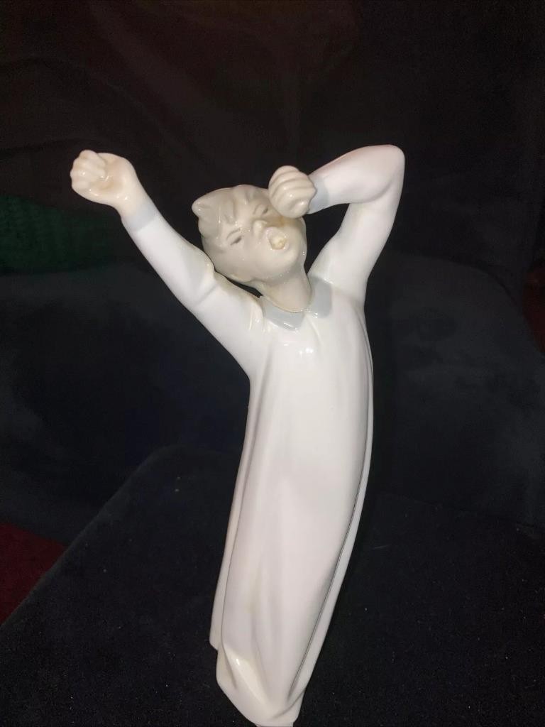 Vintage Lladro\' Figurine Boy Yawning #4870 Stands 8.5” Tall (PERFECT CONDITION) Vintage Lladro\' Figurine Boy Yawning #4870 Stands 8.5” Tall (PERFECT CONDITION)