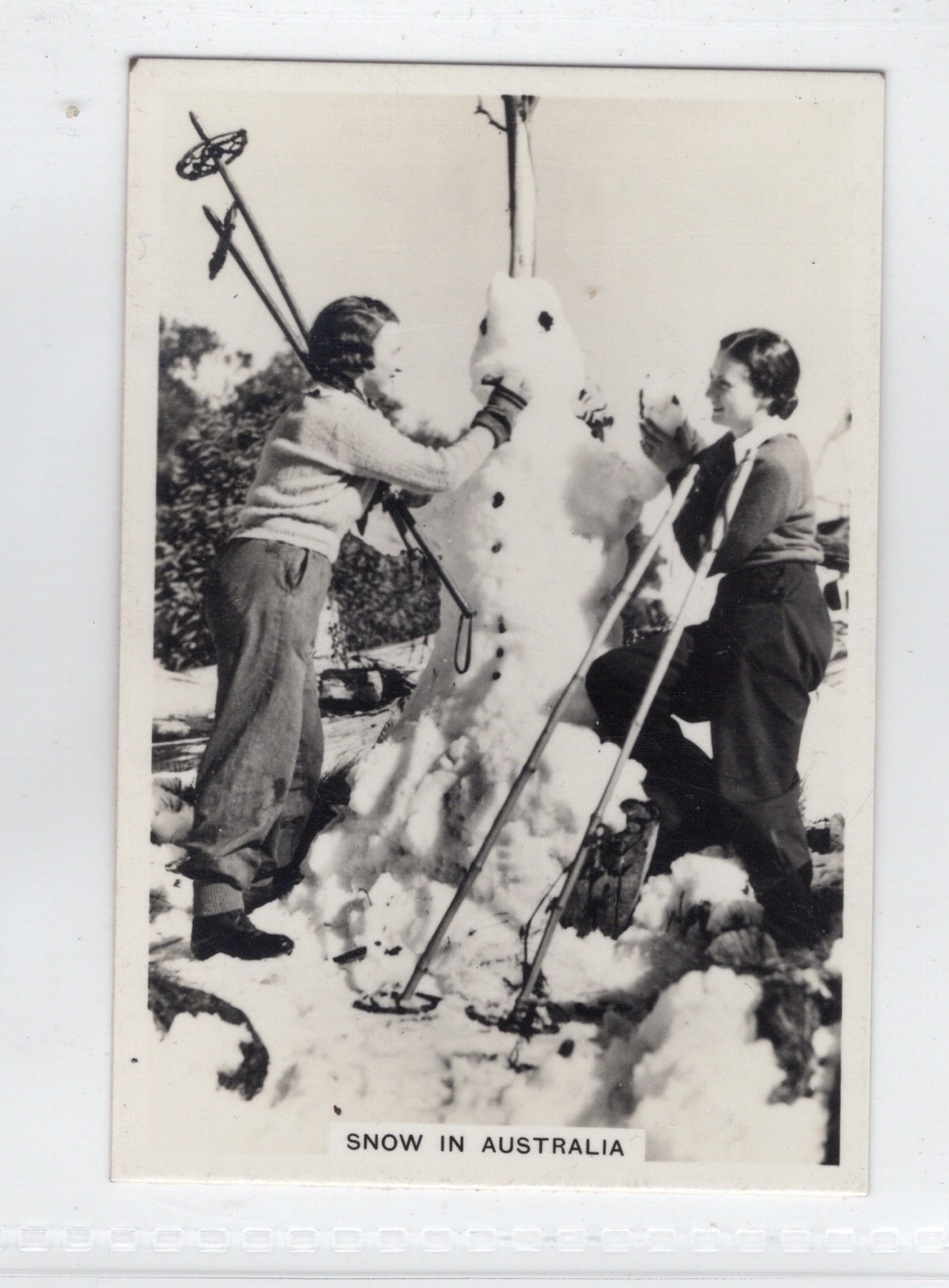 Pattreiouex Winter Scenes 1937 #07 Building a snowman in the Australian Alps