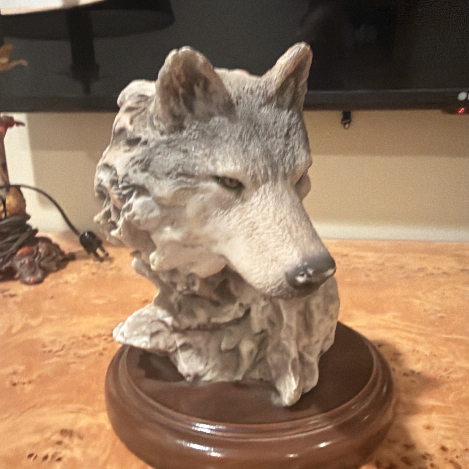 Mill Creek Studios Wolf Head Sculpture ~ Focused Prey ~ 8\