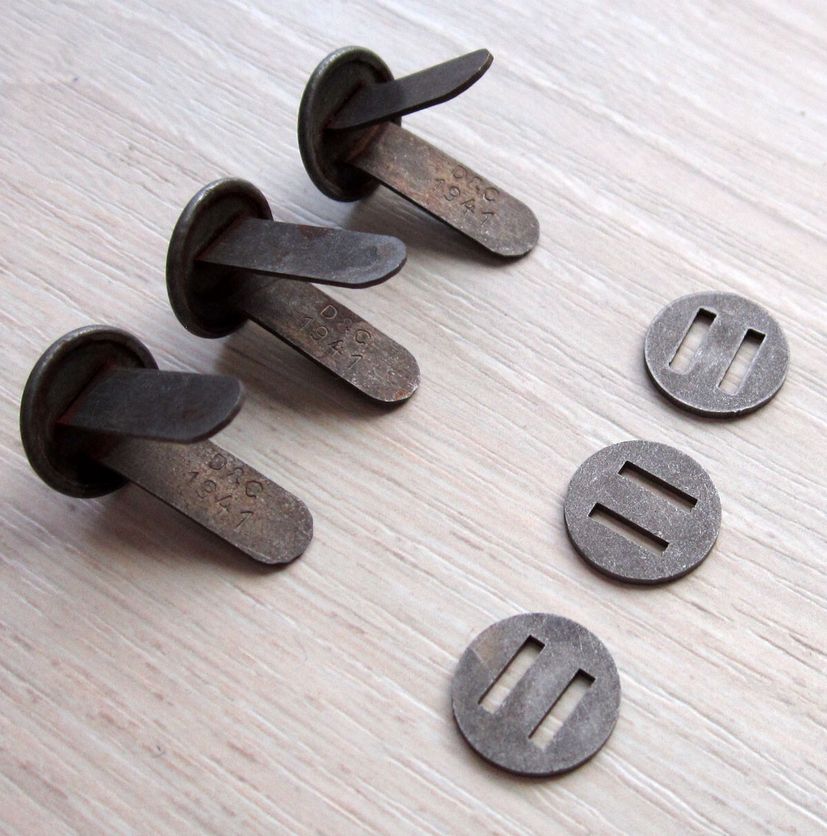 Steel SPLIT PINS+WASHERS  for German helmet liner. REPRODUCTION. Marked D&C1941