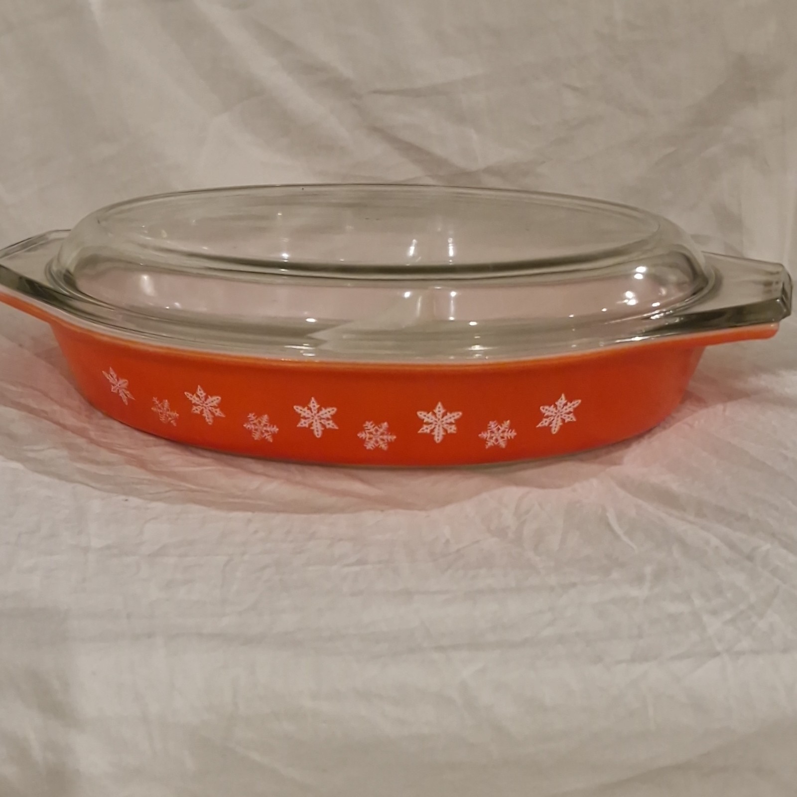 Vtg JAJ Pyrex Coral Red Snowflake Divided Casserole Dish England Glossy Base